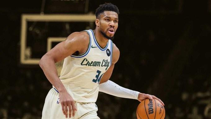 星空体育-记者：雄鹿认为字母哥是东部最强球星；尽管暂居第11但对季后赛有信心